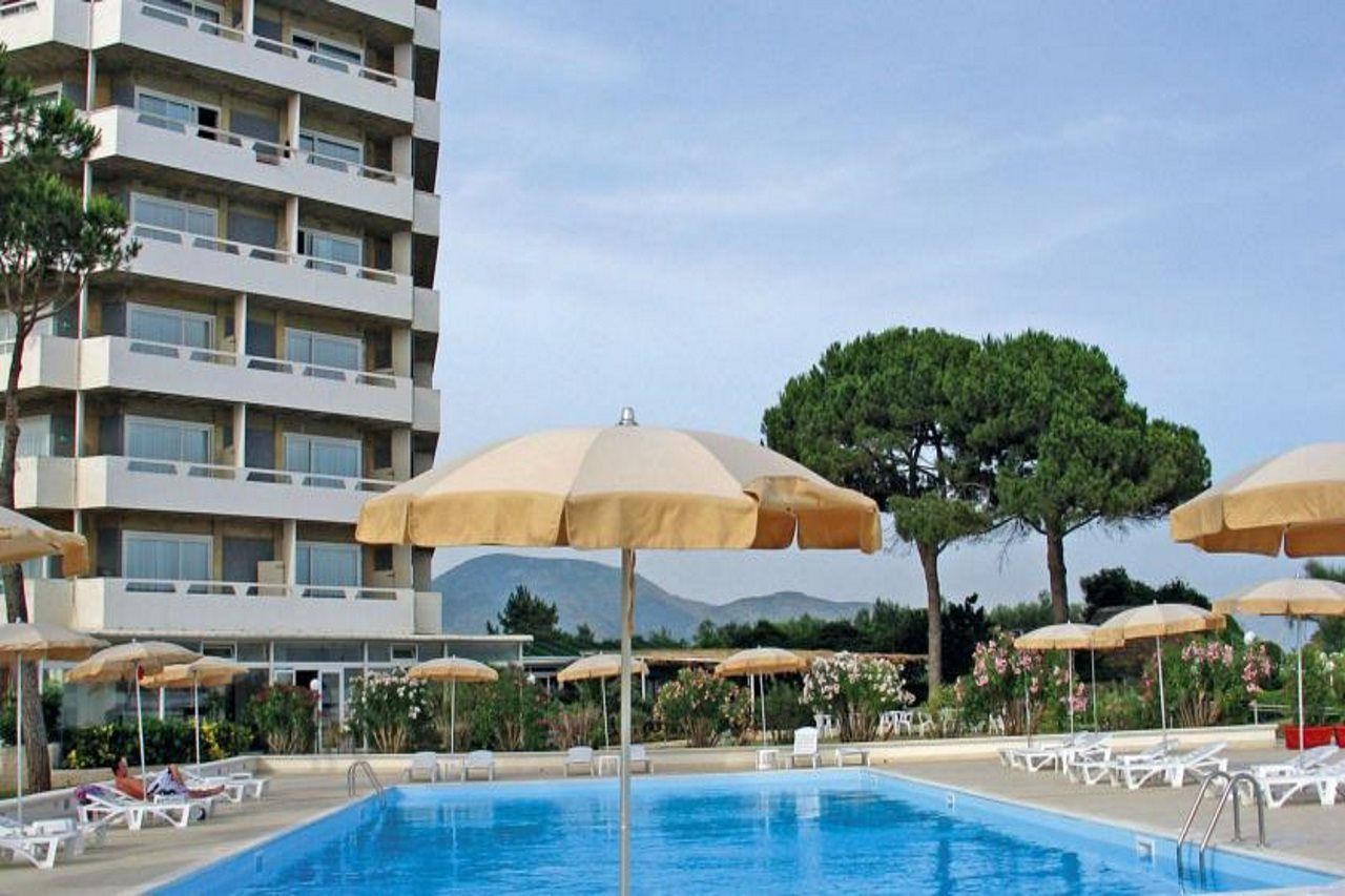 Hotel Torre Del Sole Terracina Esterno foto