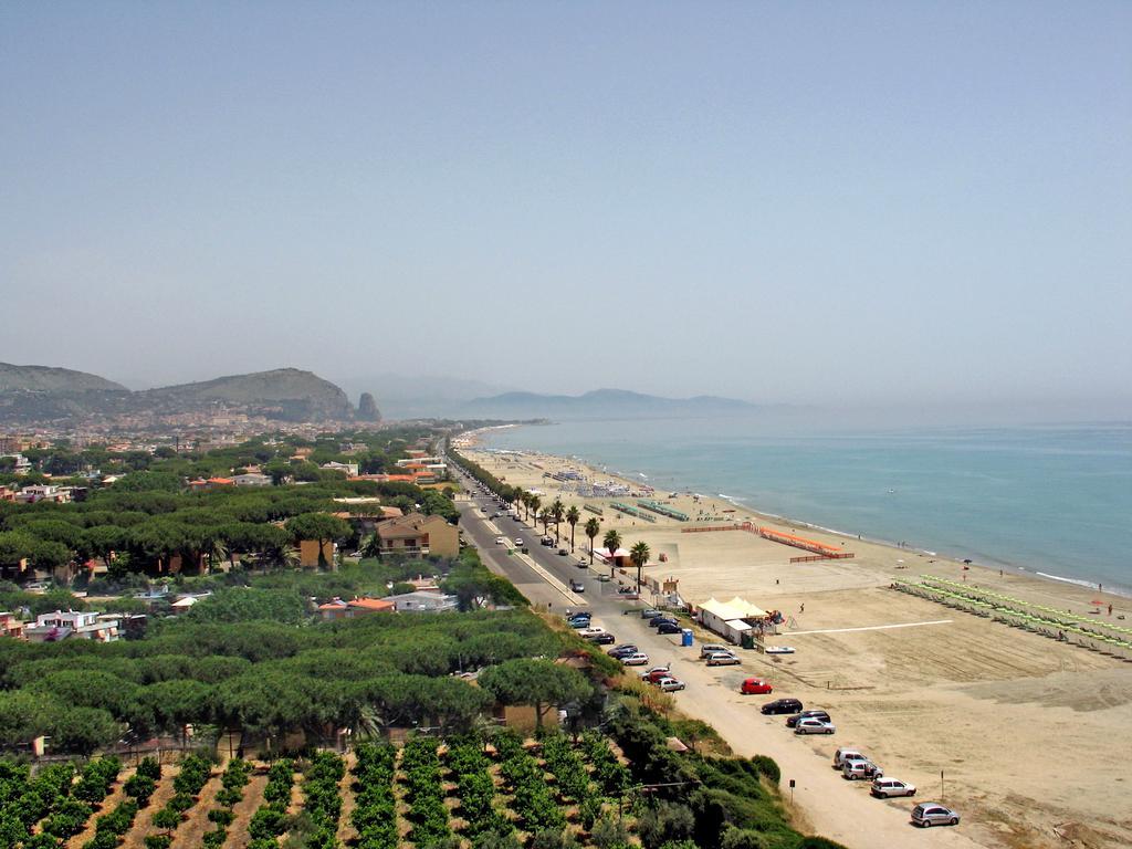 Hotel Torre Del Sole Terracina Esterno foto