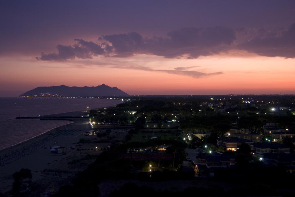 Hotel Torre Del Sole Terracina Esterno foto